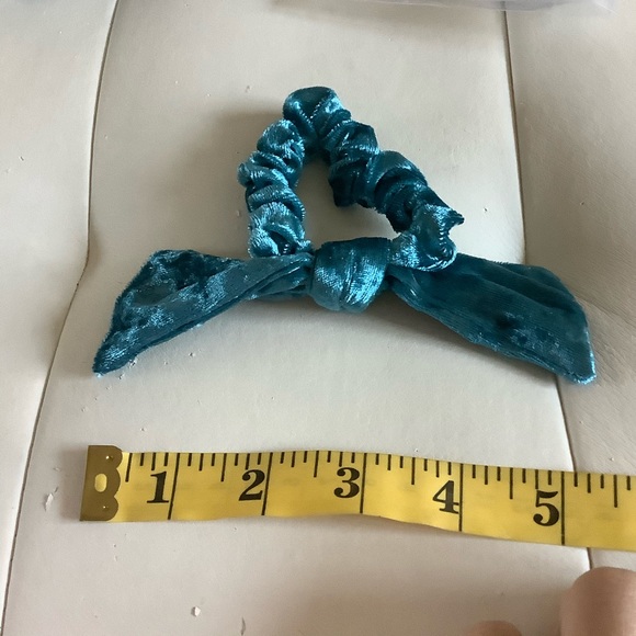 Brandnew Madewell velvet bow hairtie blue srunchie - Picture 3 of 5